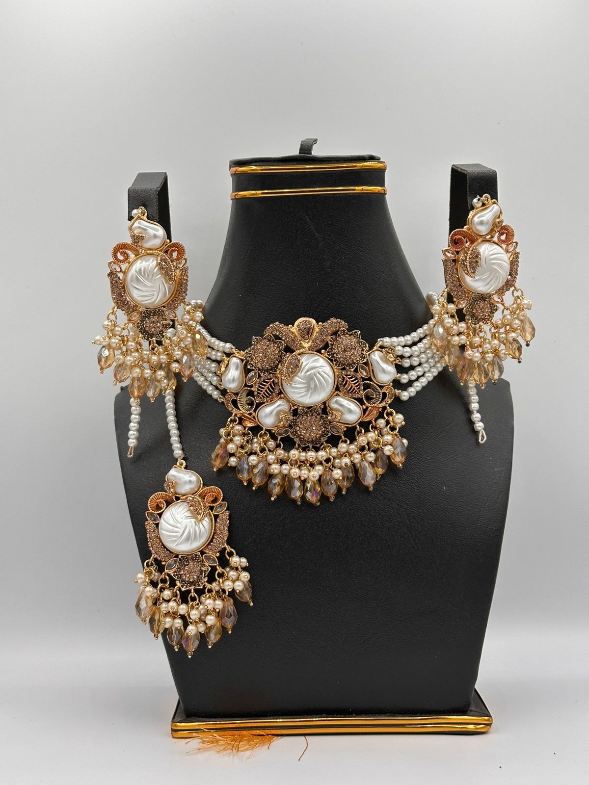 Majestic Shell-Inlay Pearl Statement Set