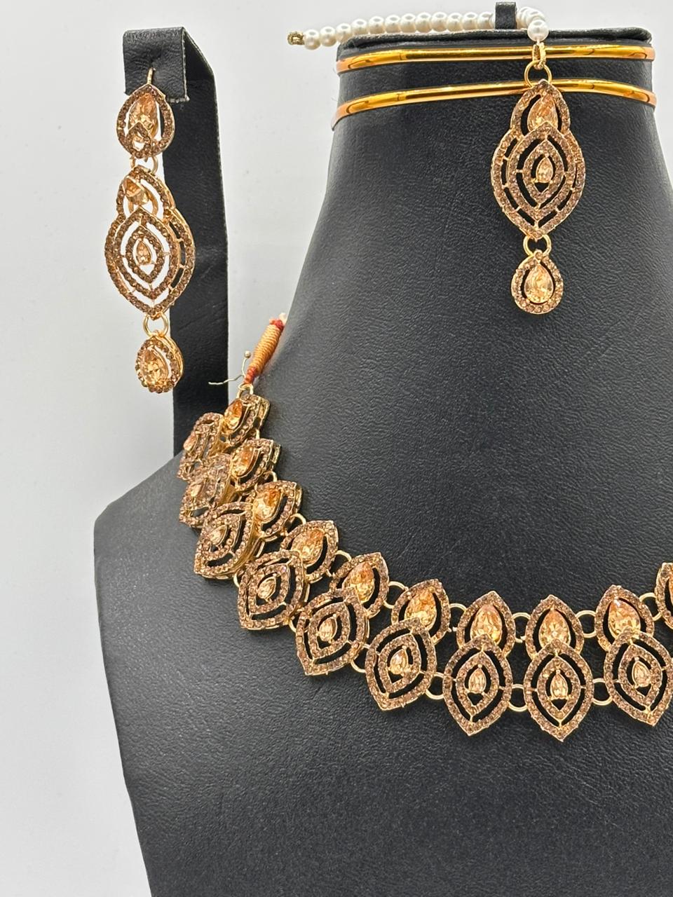 Regal Golden Filigree Choker Set with Champagne Sunburst Centerpiece