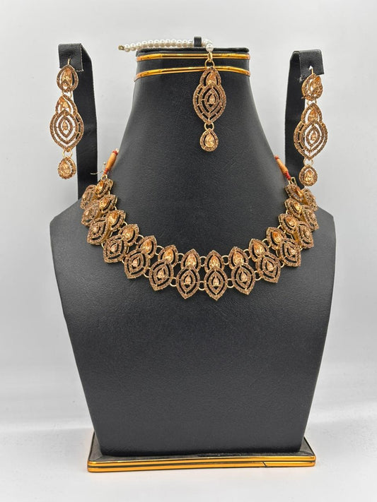 Regal Golden Filigree Choker Set with Champagne Sunburst Centerpiece