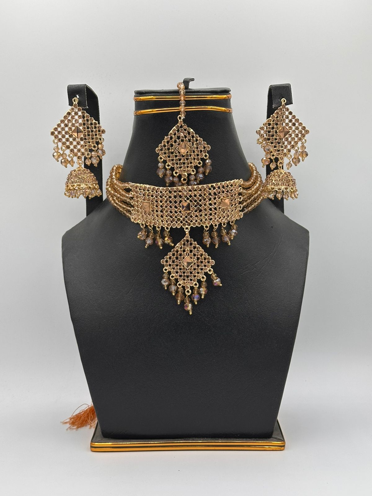 3 chorsi choker set