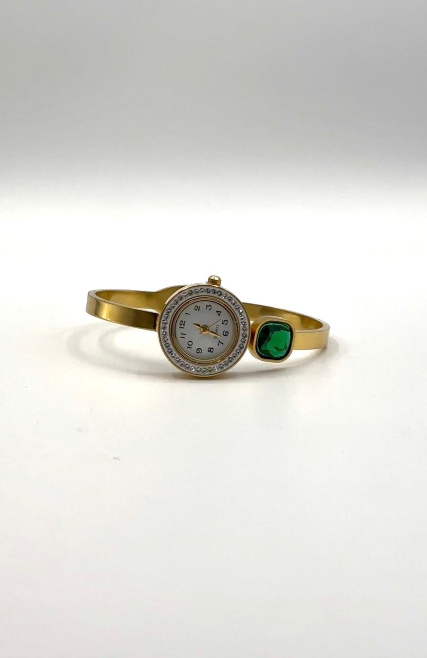 Gold bangle watch, women's bracelet watch, green stone watch, emerald jewelry, crystal watch, elegant women's watch, minimalist gold watch, fashion timepiece