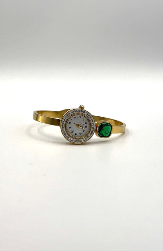 Gold bangle watch, women's bracelet watch, green stone watch, emerald jewelry, crystal watch, elegant women's watch, minimalist gold watch, fashion timepiece